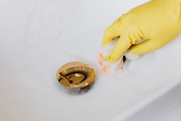 Get Rid of Mould and Mildew Using Simple Bathroom Cleaning Tips