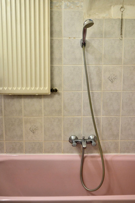 Does Hard Water Cause Kidney Stones? What You Should Know - Showery UK